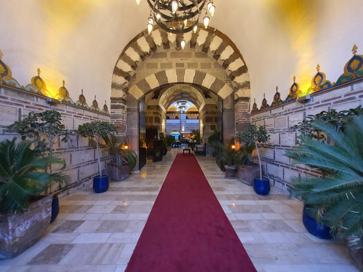 Cesme Kanuni Kervansaray Historical Hotel Eksteriør billede