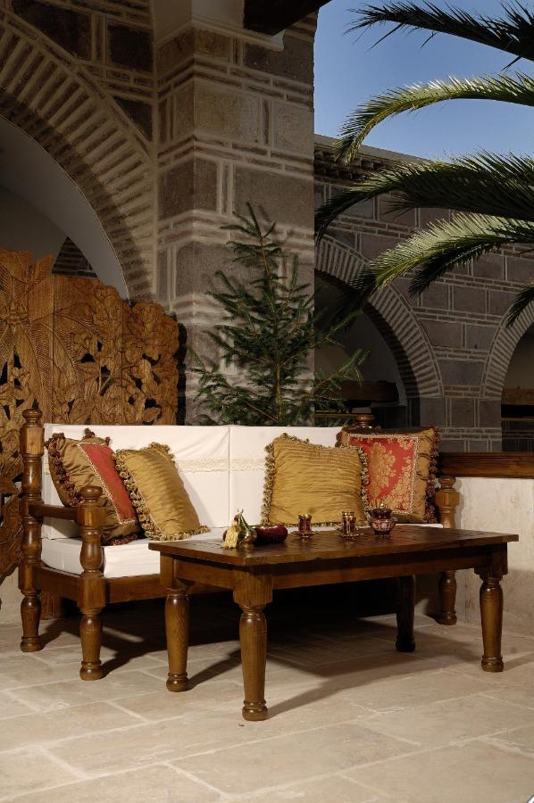 Cesme Kanuni Kervansaray Historical Hotel Eksteriør billede