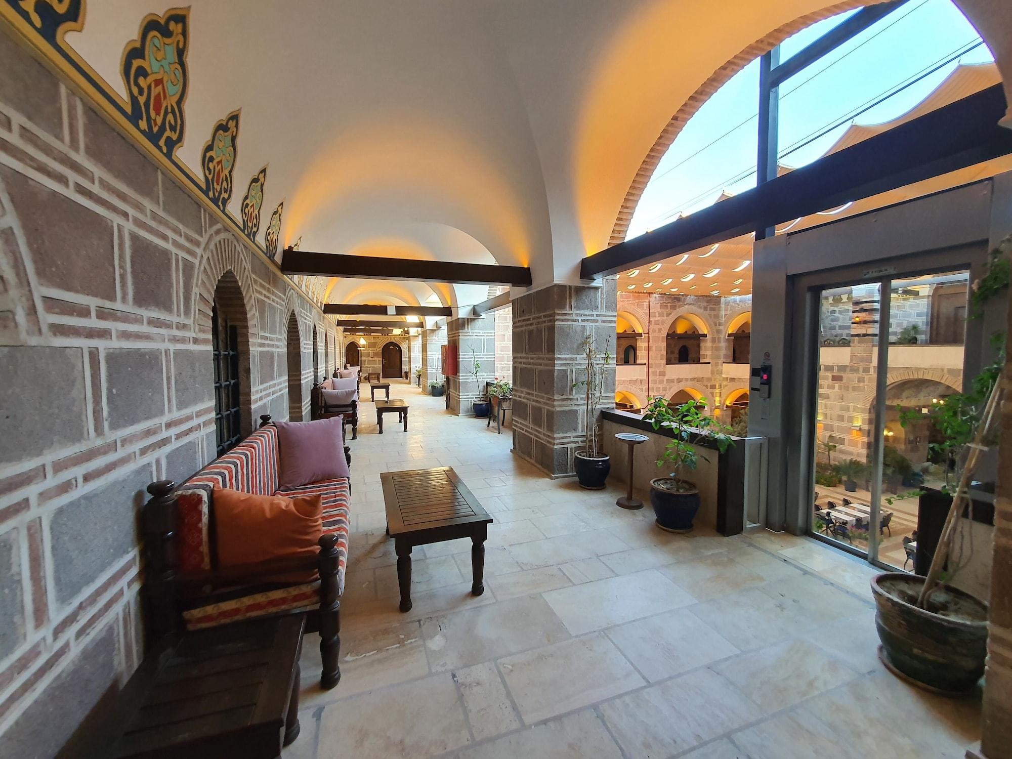 Cesme Kanuni Kervansaray Historical Hotel Eksteriør billede
