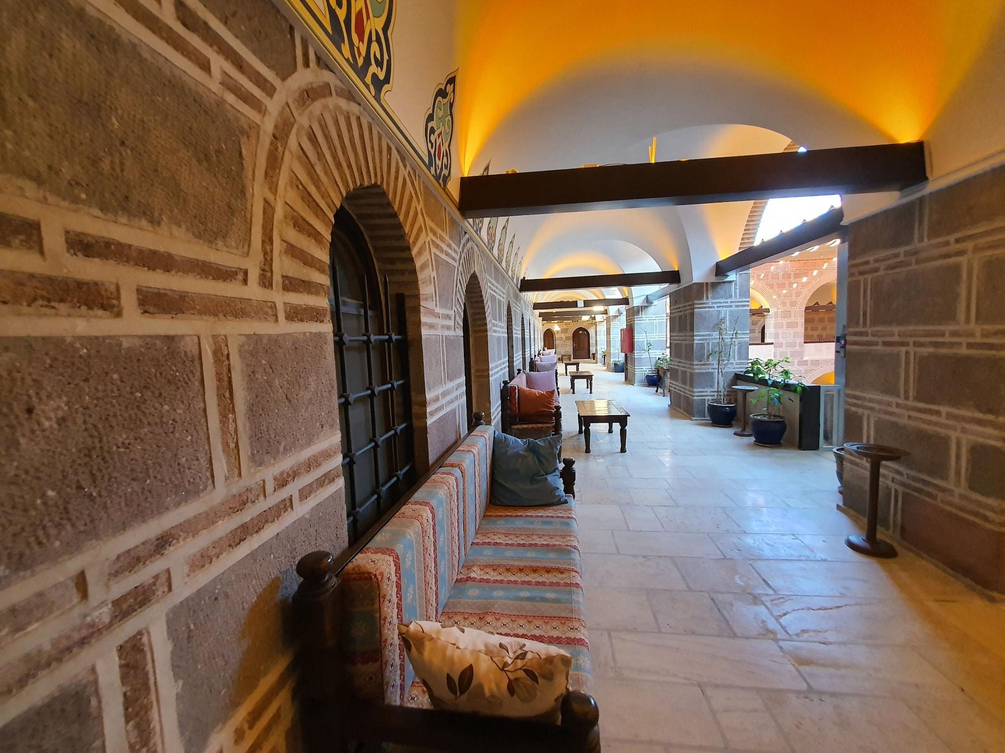 Cesme Kanuni Kervansaray Historical Hotel Eksteriør billede