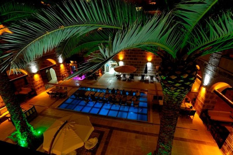 Cesme Kanuni Kervansaray Historical Hotel Eksteriør billede