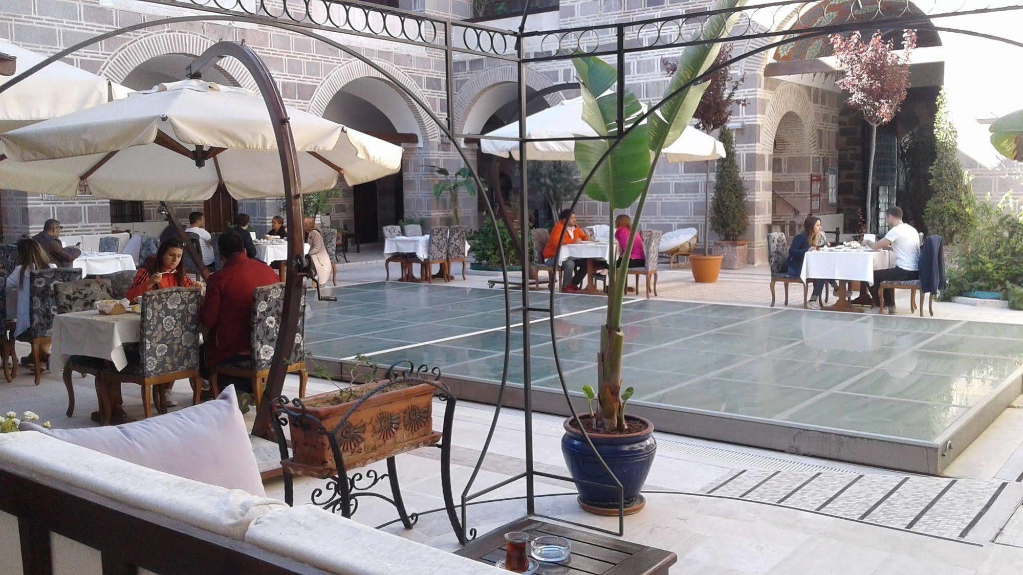 Cesme Kanuni Kervansaray Historical Hotel Eksteriør billede