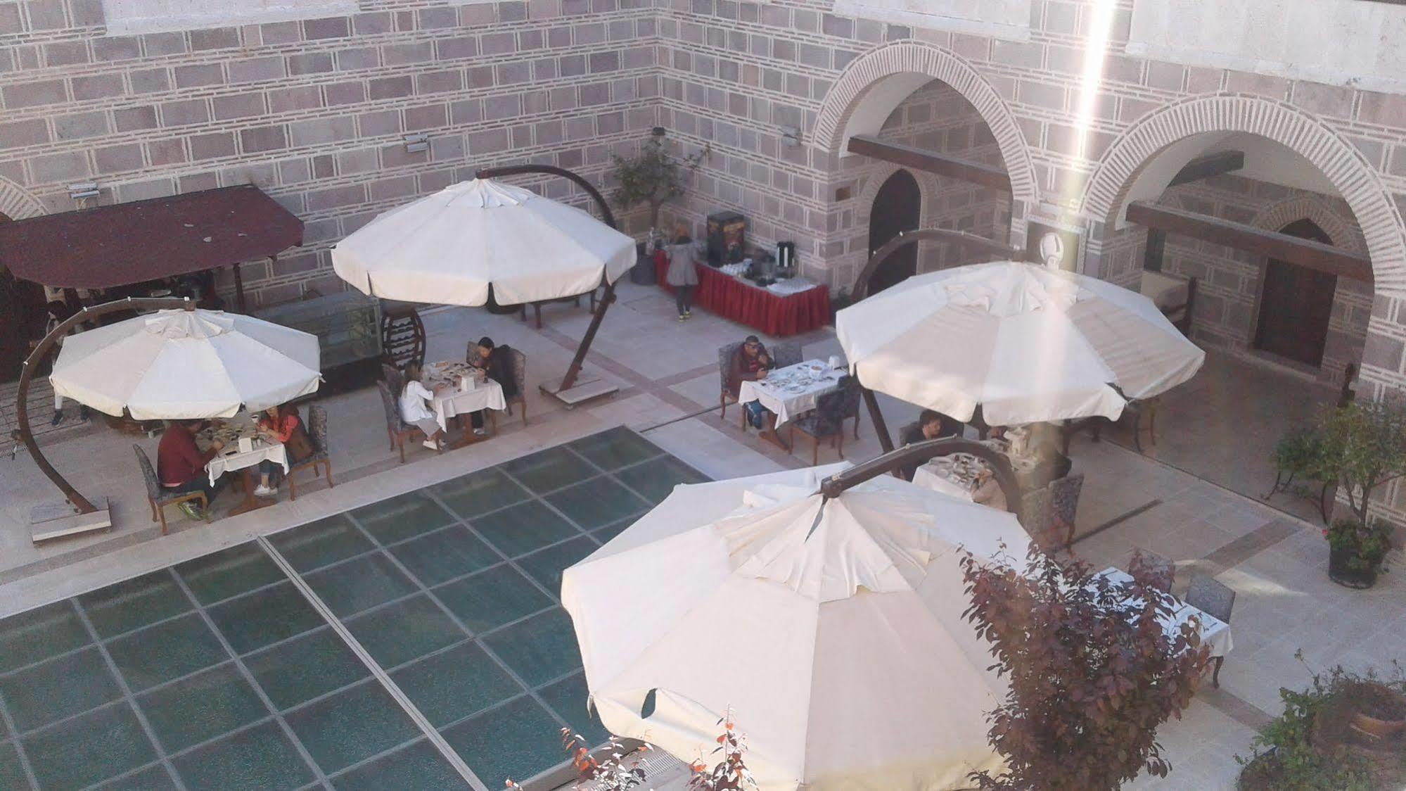 Cesme Kanuni Kervansaray Historical Hotel Eksteriør billede