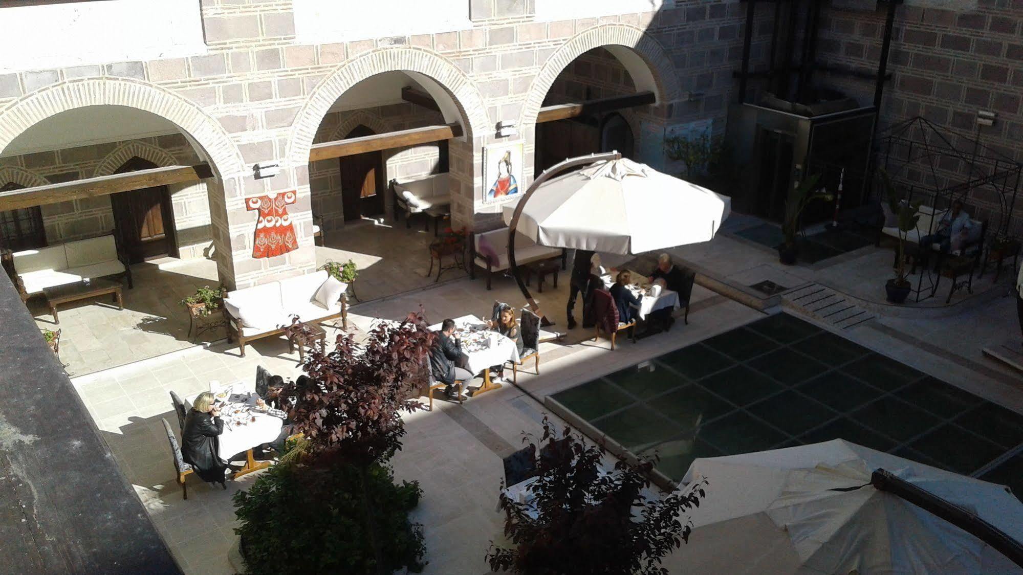 Cesme Kanuni Kervansaray Historical Hotel Eksteriør billede